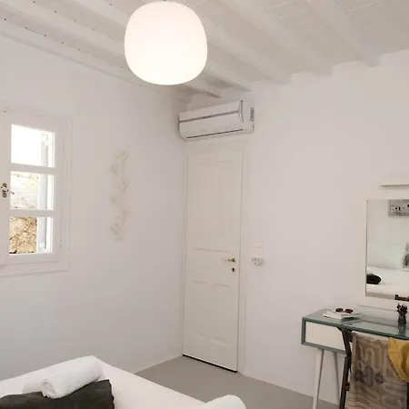 Mykonos Serendipity With 2 Bedrooms Walking Distance To The Beach! Platys Gialos (Mykonos)