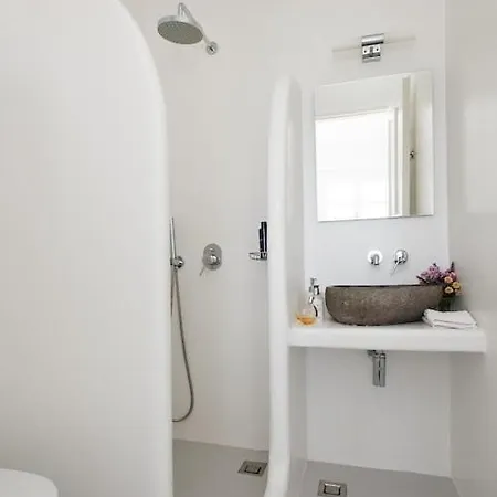 Mykonos Serendipity With 2 Bedrooms Walking Distance To The Beach! Platys Gialos (Mykonos)