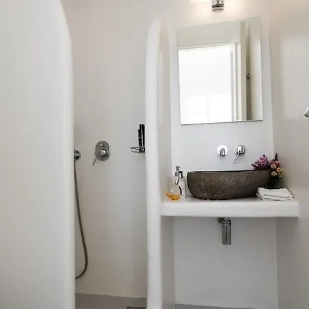 Mykonos Serendipity With 2 Bedrooms Walking Distance To The Beach! Apartment