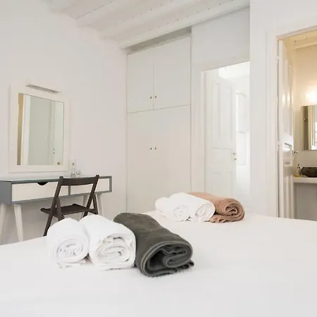 Mykonos Serendipity With 2 Bedrooms Walking Distance To The Beach! Apartment *