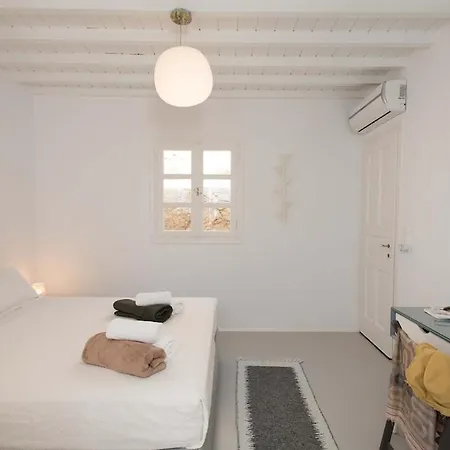 Mykonos Serendipity With 2 Bedrooms Walking Distance To The Beach! Platys Gialos (Mykonos)